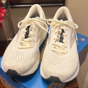 Brooks Ghost 16 Running Shoes in Neutral, Size Mens 11/Medium, EUC